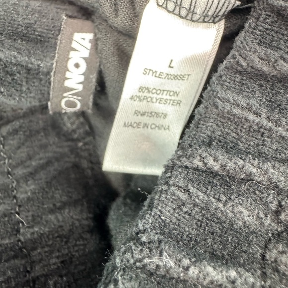 Box with Clothes Different Brands Like Who What Wear, Fashion Nova. - Picture 4 of 13